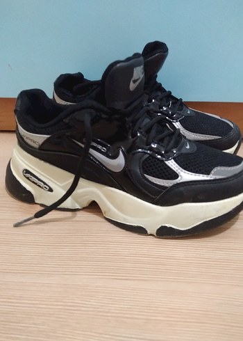 Nike Siyah Bağcıklı Kadın Spor Ayakkabı