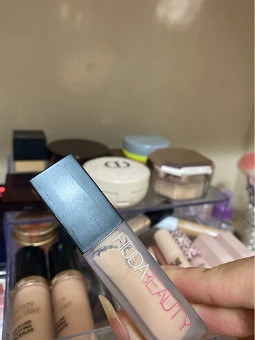 Beden Renk Huda beauty kapatıcı