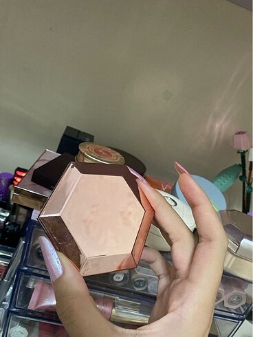 Fenty Beauty Fenty beauty aydınlatıcı