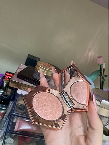 Beden Fenty beauty aydınlatıcı