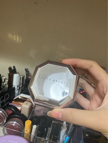 Fenty pudra büyük boy