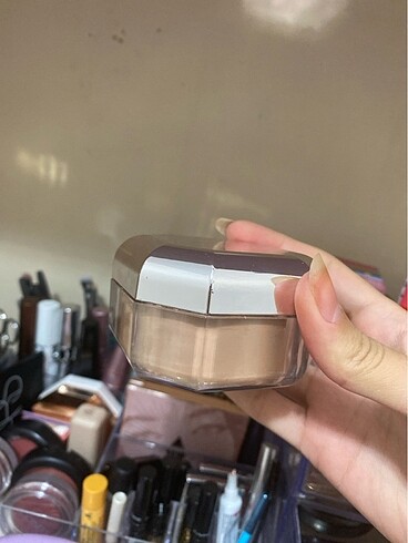 Fenty Beauty Fenty pudra büyük boy