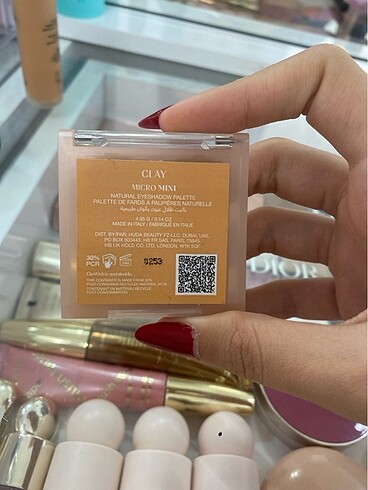 Huda Beauty Huda far paleti
