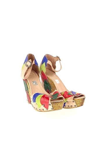 Vintage Love PreLoved Dolgu Topuk %70 İndirimli.
