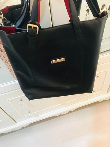 Siyah çanta - Görsel 2