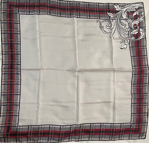 Armine İpek Eşarp