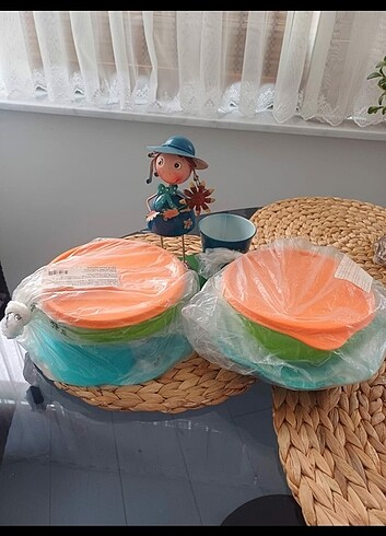 Tupperware silikon tabanlı mama kabı
