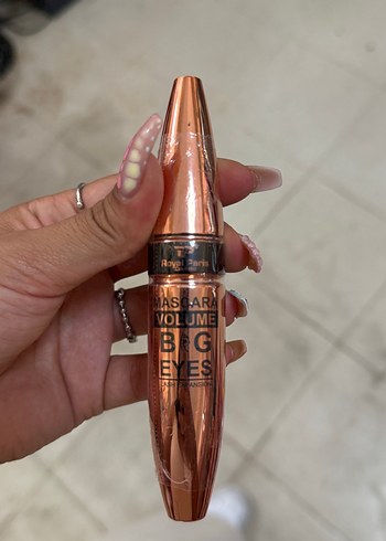 Maybelline Parlak Altın Renkli Hacim Veren Maskara