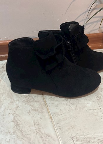 Süet Siyah Fırfırlı Kadın Dolgu Topuk Bot - Görsel 2