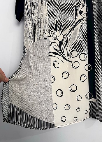 Gri Beyaz Desenli Rahat Kesim saten Tunik - Görsel 4