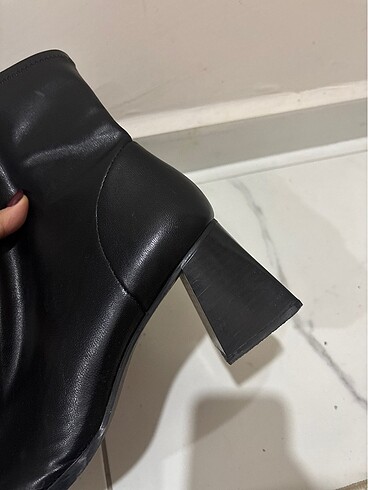 42 Beden siyah Renk Bershka bot 42