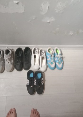 Nike Gri ve Beyaz siyah ayakkabı fiyat temsili ilan acilir