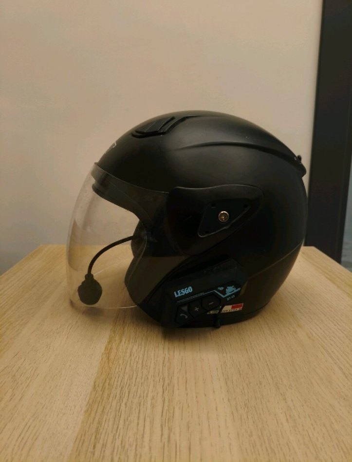 Siyah Bluetooth'lu yarım kask - Görsel 2