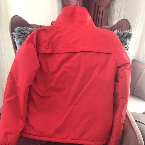 36 Beden kırmızı Renk Pull and bear mont