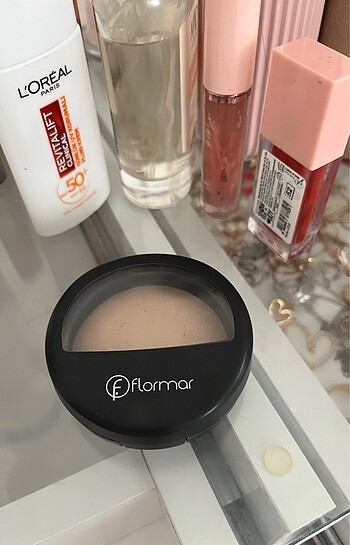 Flormar 029 Porcelein Ivory pudra