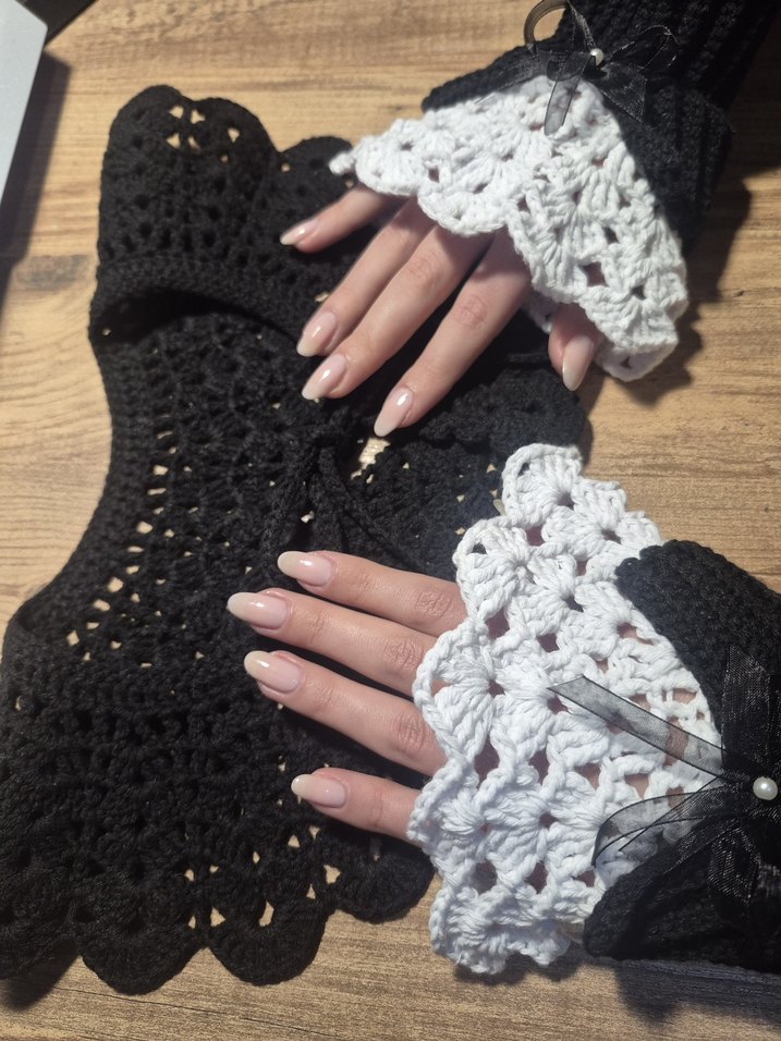 Bej Dantel Detaylı Kadın Örgü Eldiven - Görsel 2