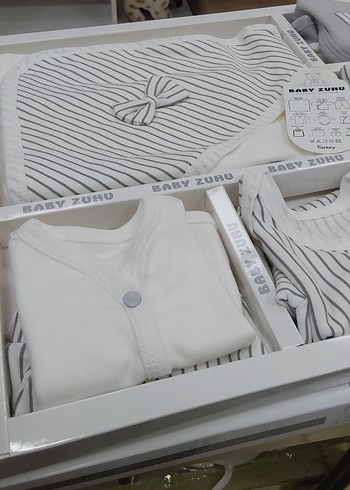 Beyaz Gri Çizgili Erkek Bebek 10'lu Hastane Çıkış Seti - Görsel 2