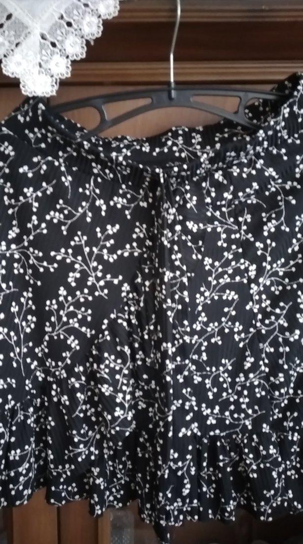 Siyah Çiçek Desenli Fırfırlı Mini Etek - Görsel 2