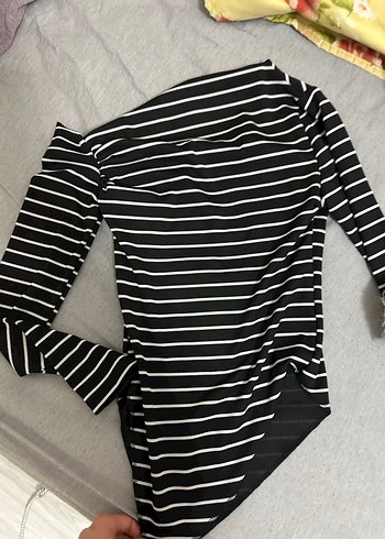 Tek omuz düşük asimetrik bluz - Görsel 3