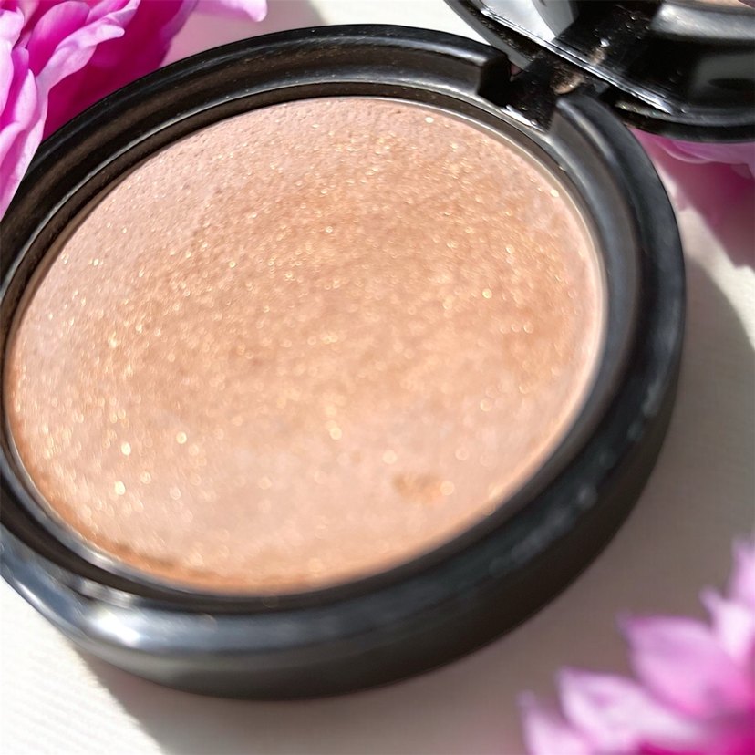 NYX Siyah Aydınlatıcı Pudra - Görsel 4