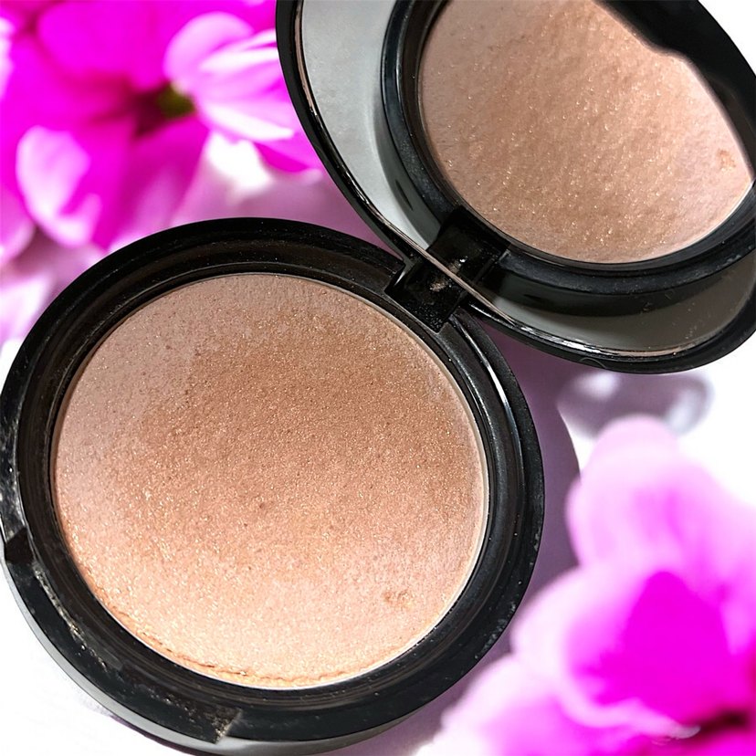 NYX Siyah Aydınlatıcı Pudra - Görsel 3