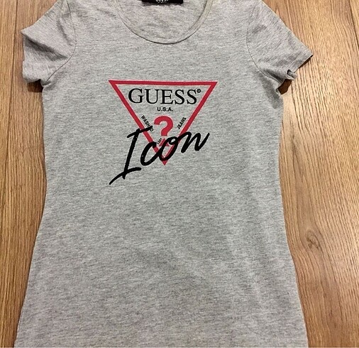 Guess Tshirt