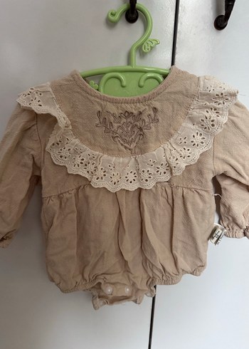 Nakışlı Dantelli Bebek Kız Tulum ve Şapka - Görsel 2