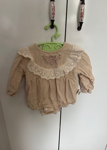 Nakışlı Dantelli Bebek Kız Tulum ve Şapka - Görsel 3