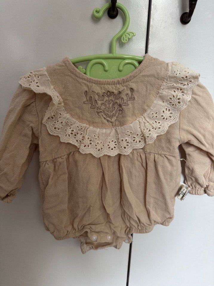 Nakışlı Dantelli Bebek Kız Tulum ve Şapka - Görsel 2