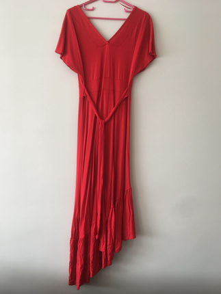 Kırmızı v yaka elbise