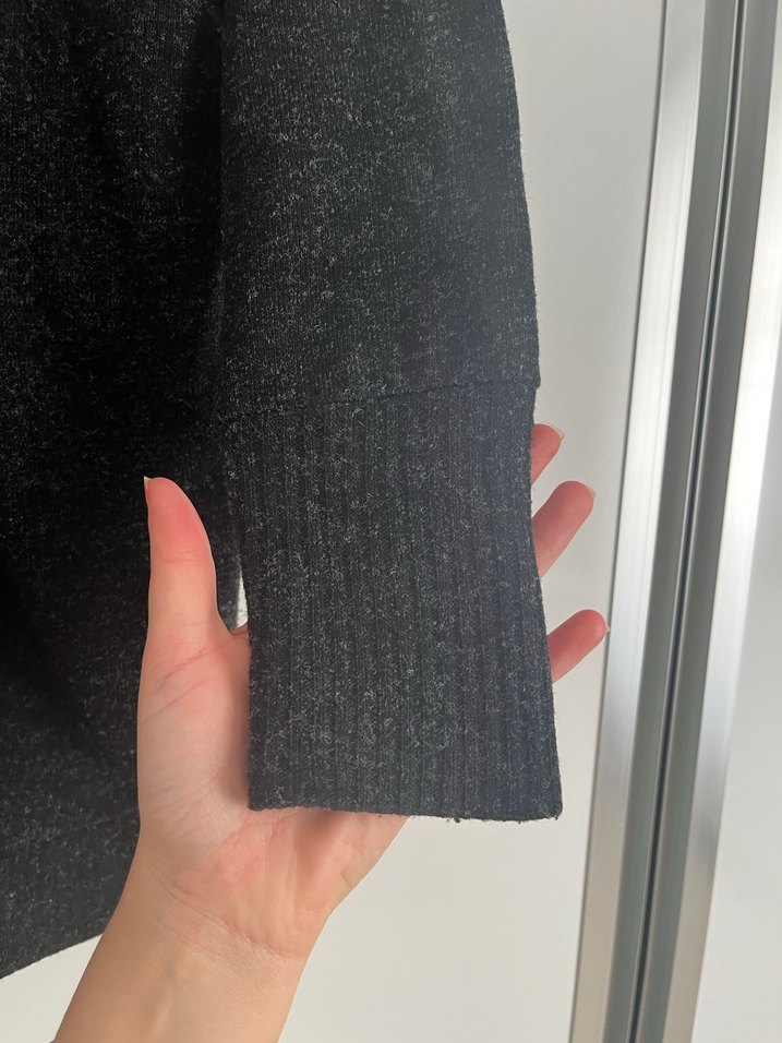 Gri V Yaka Örgü Kadın Kazak - Görsel 2