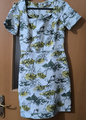 V Yaka Kısa Kollu Midi Desenli Kadın Elbise - Görsel 2