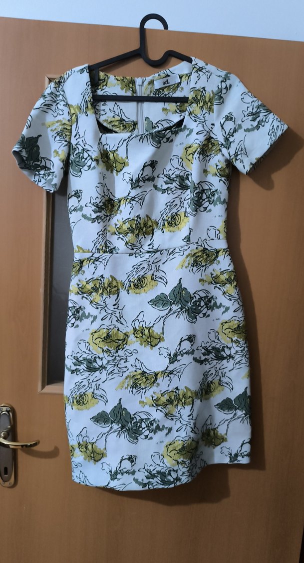 V Yaka Kısa Kollu Midi Desenli Kadın Elbise - Görsel 2