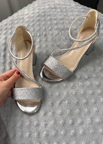 Gri Simli Topuklu Çocuk Ayakkabı - Görsel 5