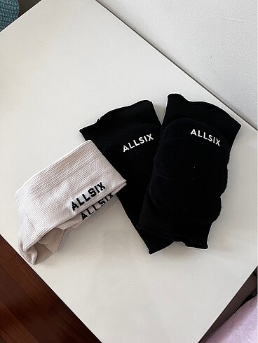 Allsix dizlik ve çorap