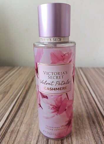 Victoria's secret velvet petals cashmere vücut spreyi