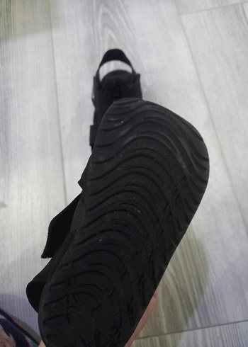 Erkek Çocuk Siyah Cırtcırtlı Kauçuk Terlik - Görsel 3