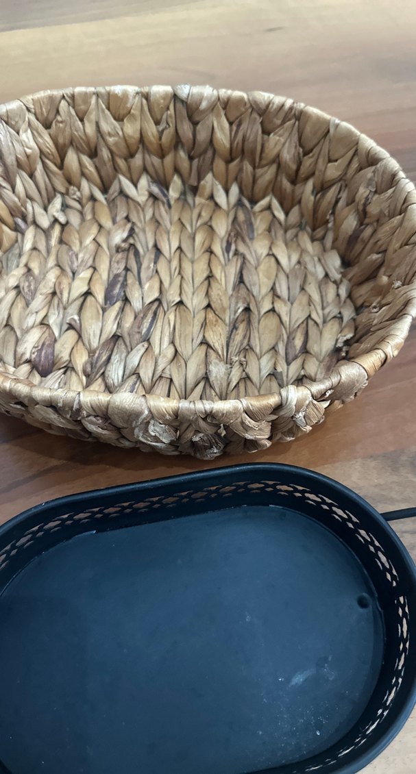 Kahverengi Hasır Sepet ve Siyah Metal Tepsi - Görsel 4