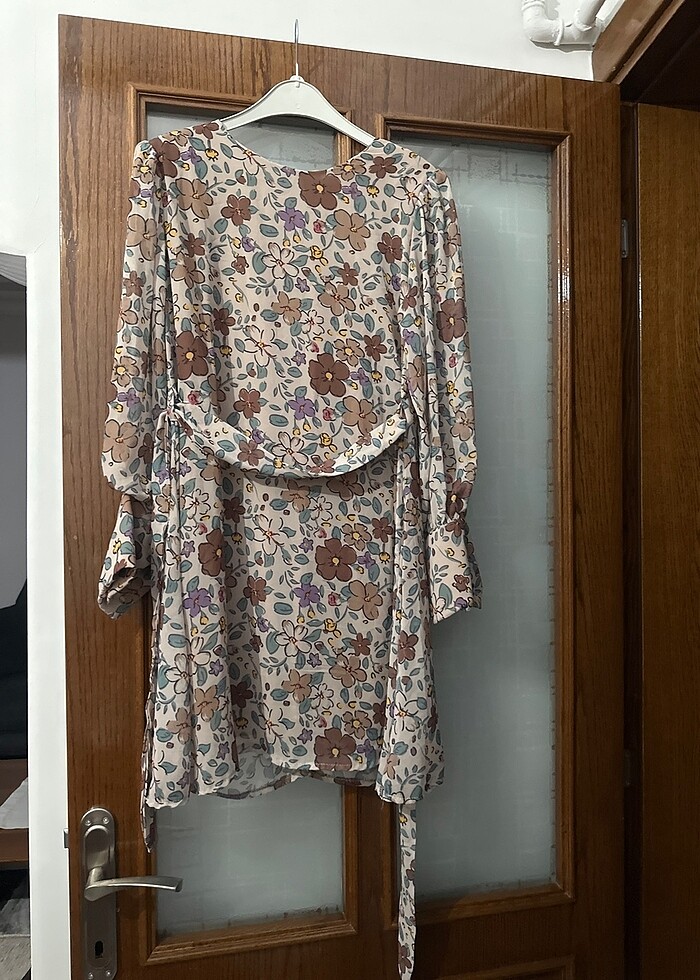 Kısa şifon astarlı elbise - Görsel 2