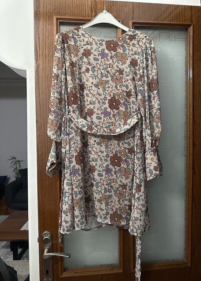 Kısa şifon astarlı elbise - Görsel 3