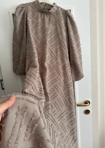 Bohem Tarzı Simli Bej Elbise - Görsel 3