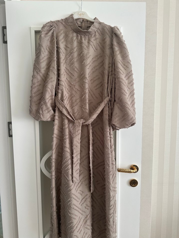 Bohem Tarzı Simli Bej Elbise - Görsel 4