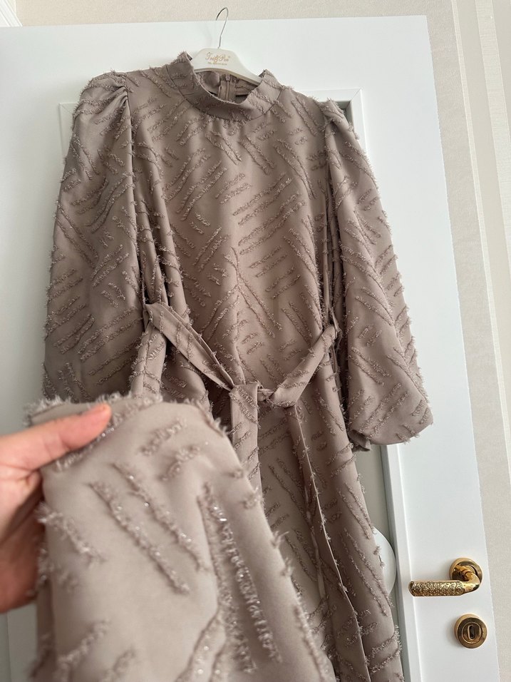 Bohem Tarzı Simli Bej Elbise - Görsel 2