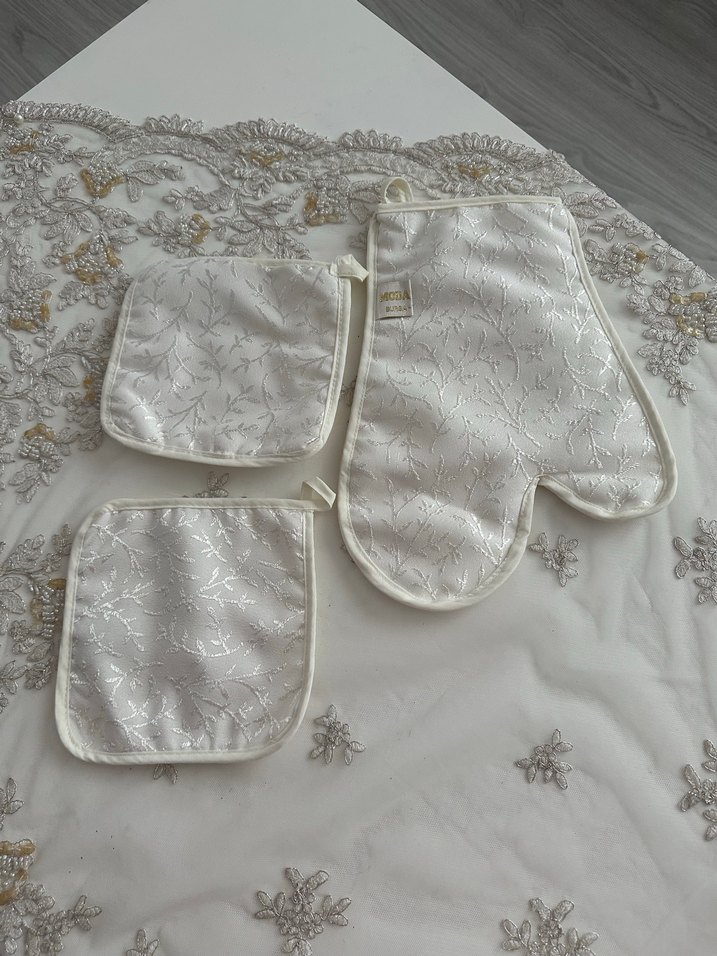 Nakışlı Beyaz Fırın Eldiveni ve Tutacak Seti - Görsel 2