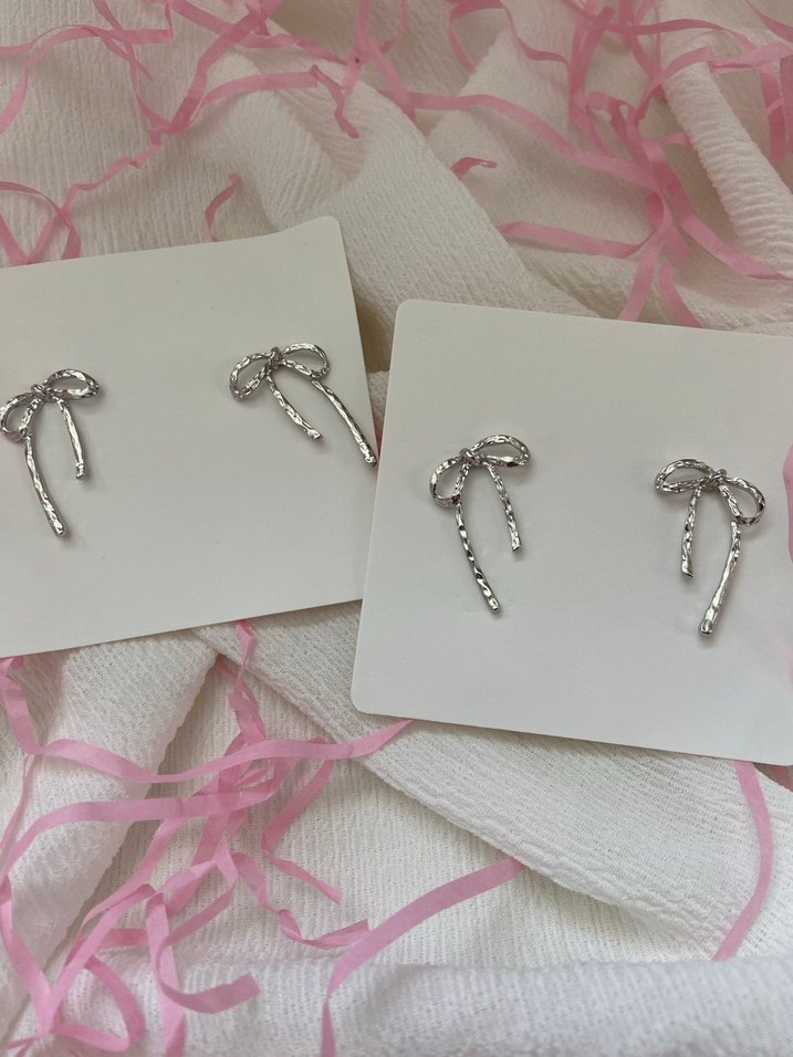 Mini Fiyonklu İşlemeli Kadın Küpeler - Görsel 3