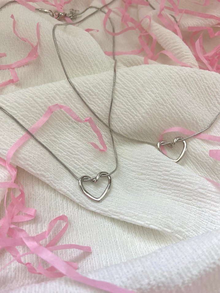 Pembe Kurdeleli Kalp Detaylı Kadın Kolye - Görsel 2