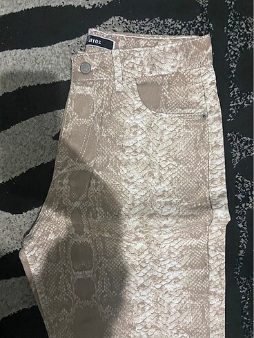 Zara YILAN DESEN JEAN