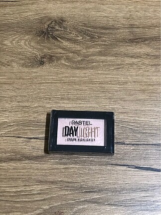 Pastel Daylight Cream Highlighter 11 Sunrise