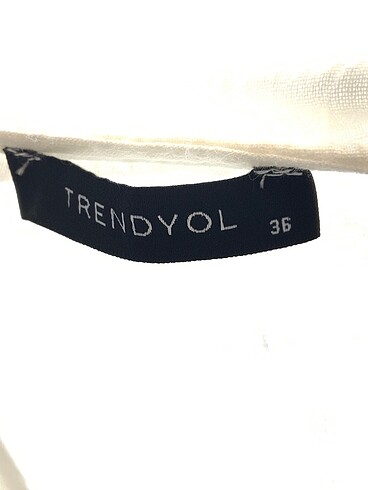 36 Beden beyaz Renk Trendyol & Milla Bluz %70 İndirimli.