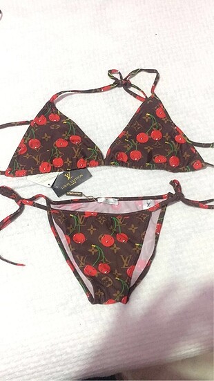 Hiç giyilmemiş etiketli bikini